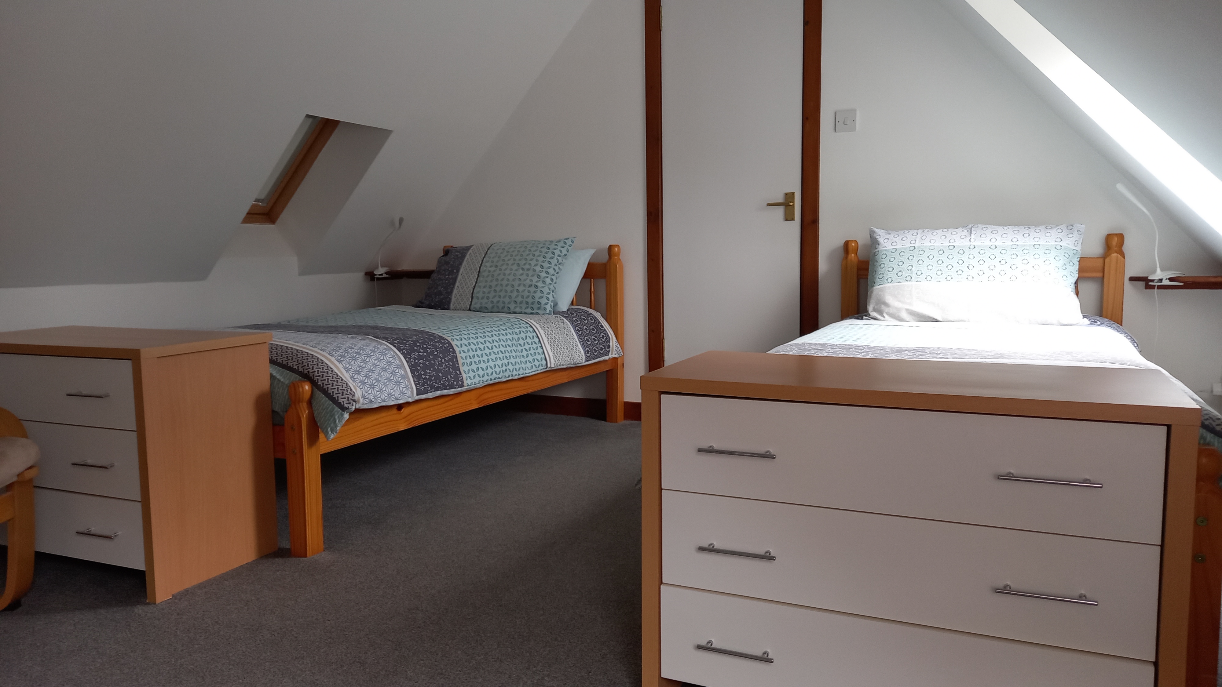 Twin room with two single beds